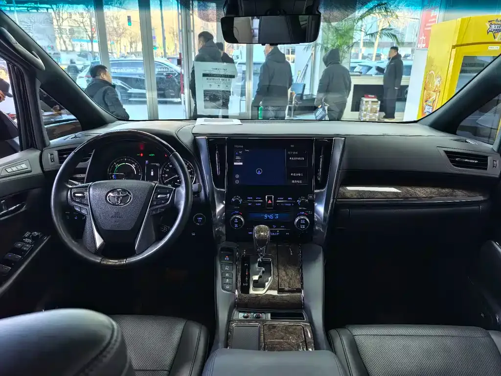 Toyota Vellfire — фото 7