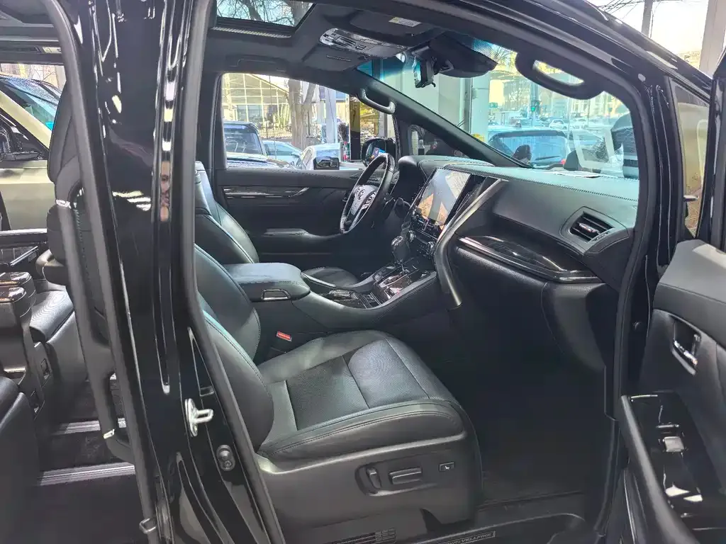 Toyota Vellfire — фото 8