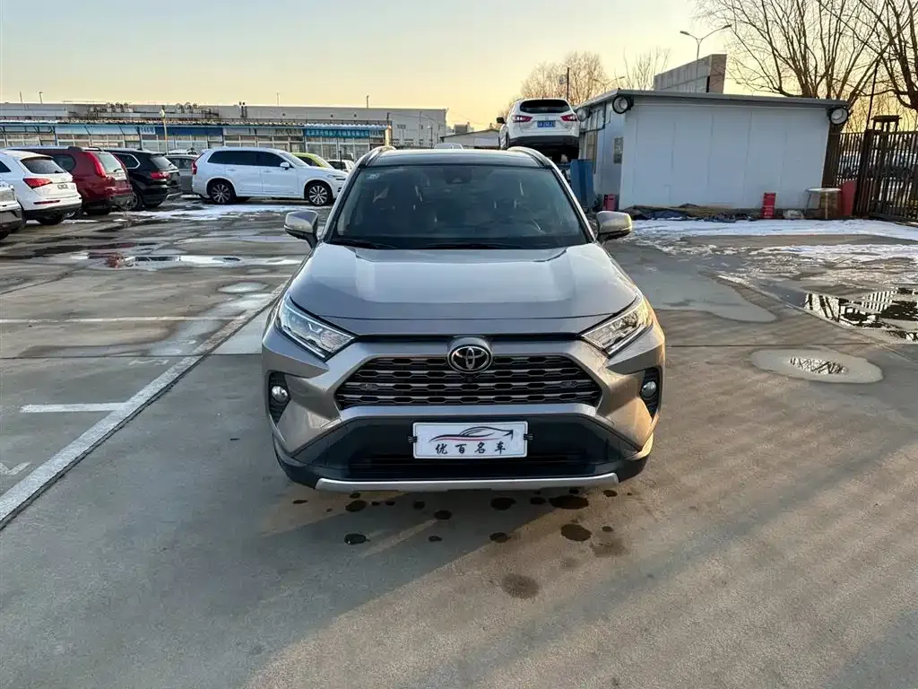 Toyota RAV4 — фото 2