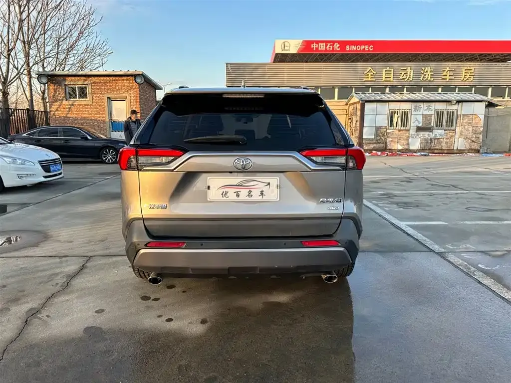 Toyota RAV4 — фото 5