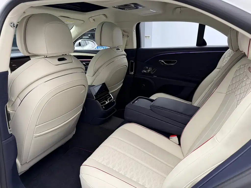 Bentley Flying Spur — фото 4