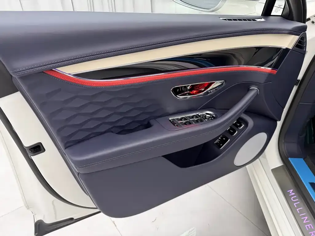 Bentley Flying Spur — фото 6