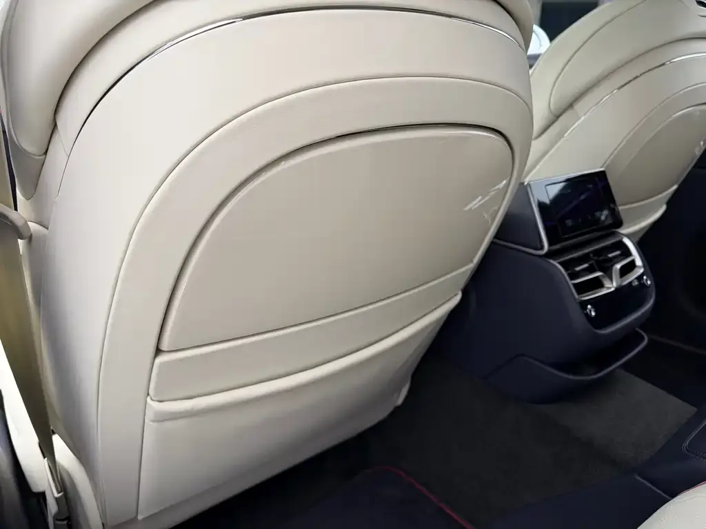 Bentley Flying Spur — фото 8