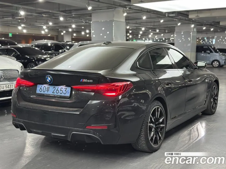 BMW i4 — фото 10