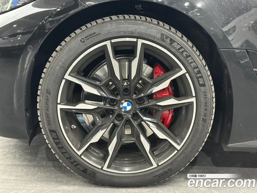BMW i4 — фото 9