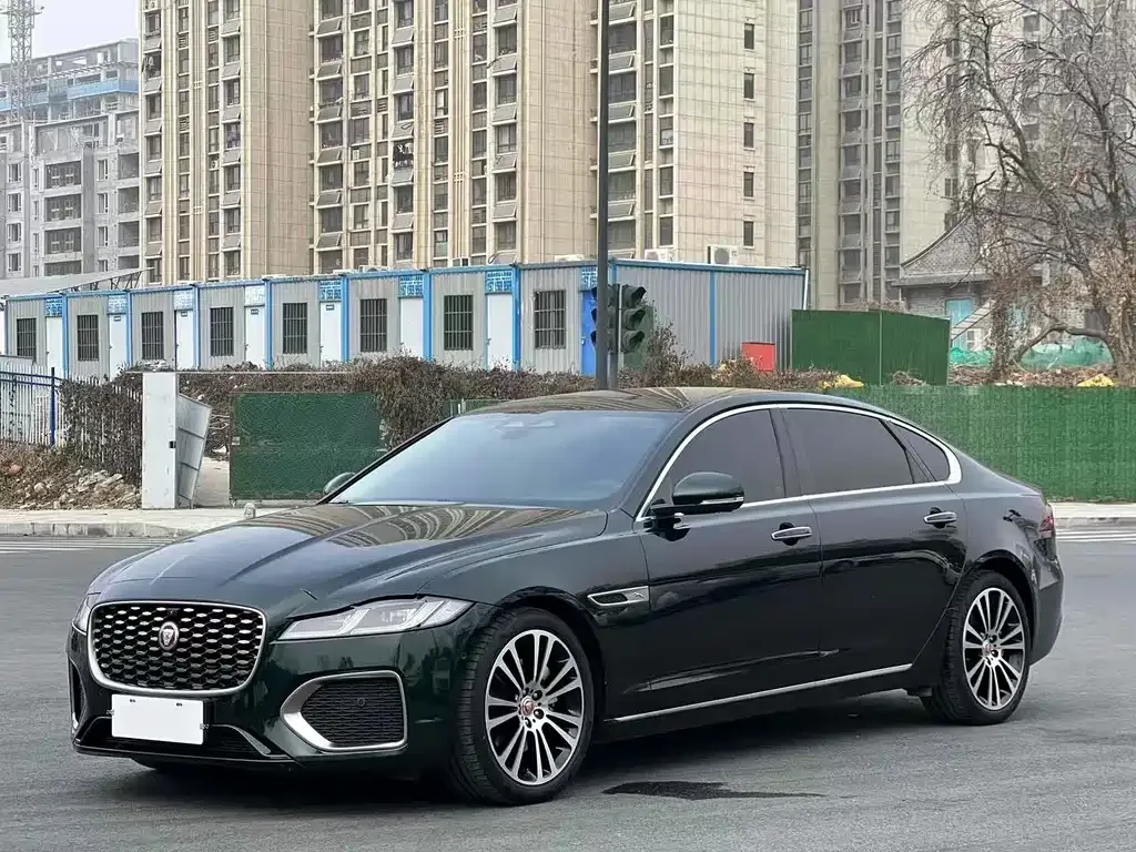 Jaguar XFL — фото 1