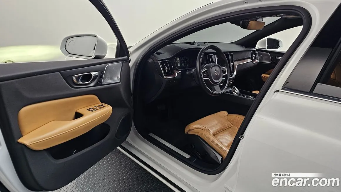 Volvo S60 — фото 10
