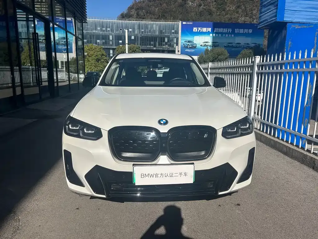 BMW iX3 — фото 1