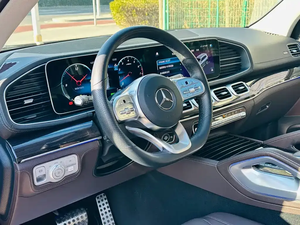 Mercedes-Benz GLS — фото 6