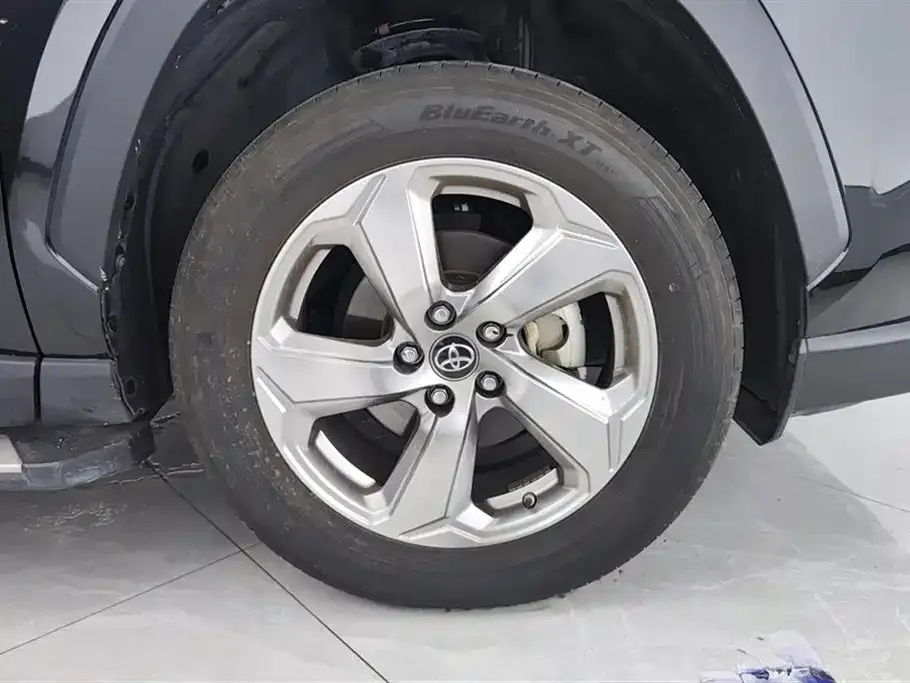 Toyota RAV4 — фото 3