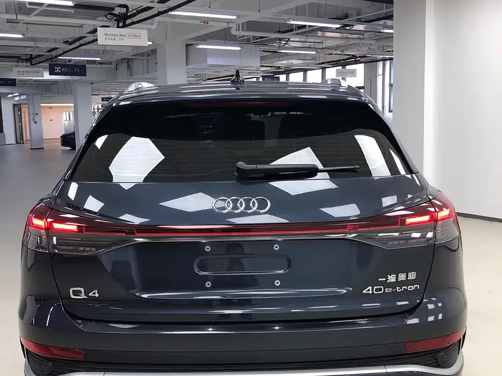Audi Q4 e-tron — фото 8