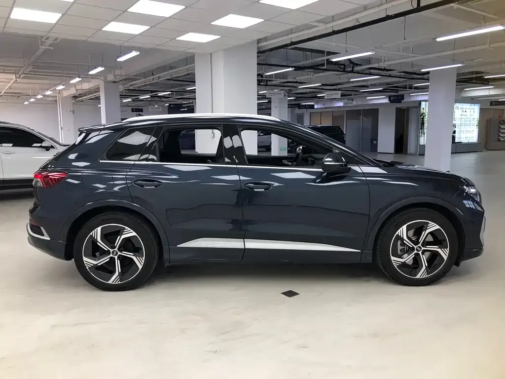 Audi Q4 e-tron — фото 7