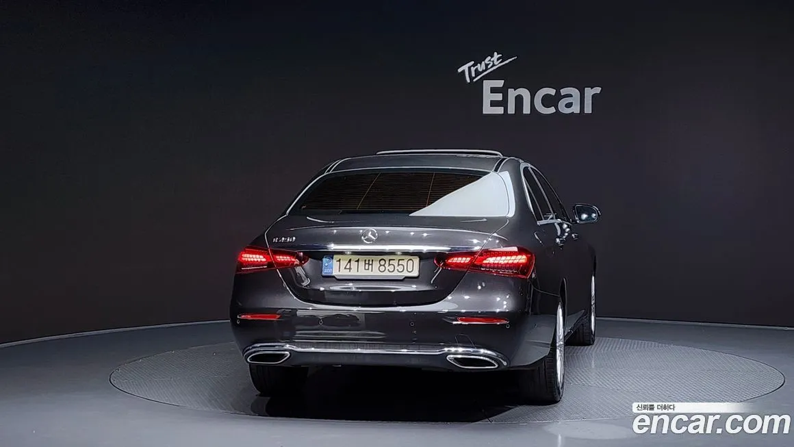 Mercedes-Benz E-Class — фото 4