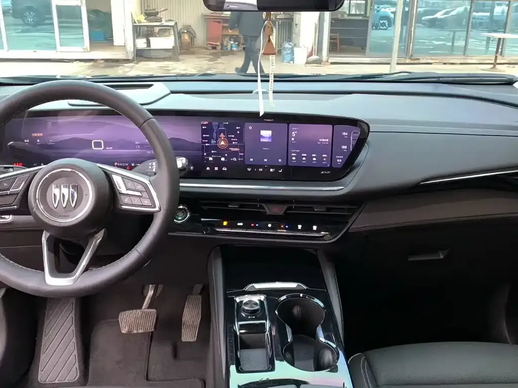 Buick Envision Plus — фото 8