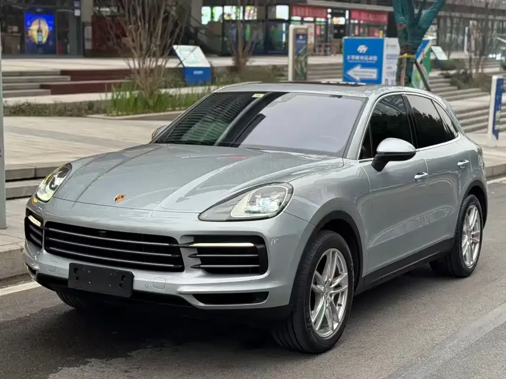 Porsche Cayenne — фото 1