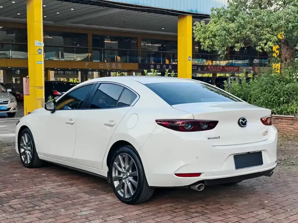 Mazda 3 Axela — фото 4