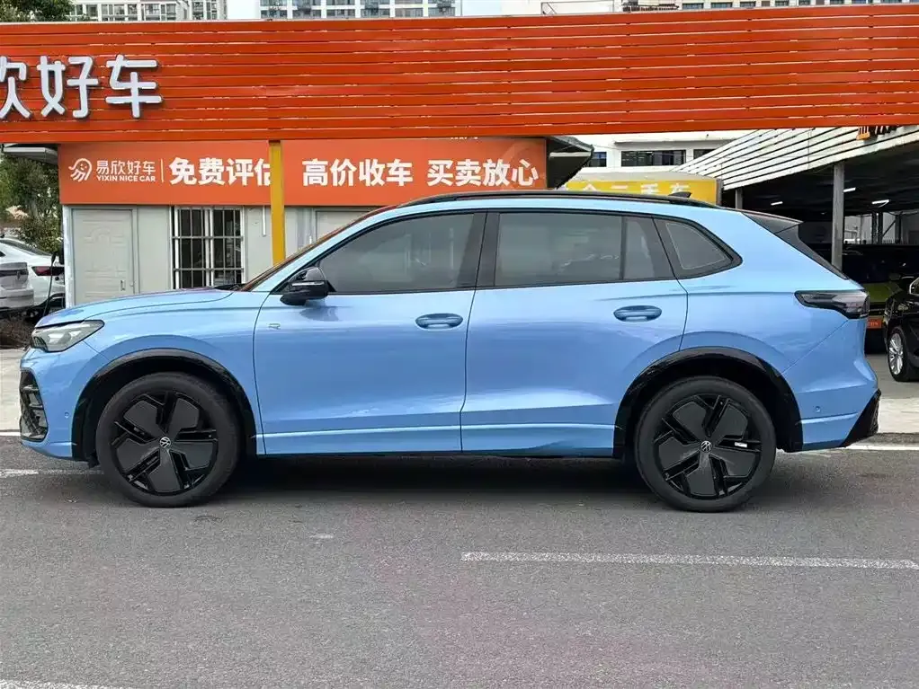 Volkswagen Tiguan L — фото 4