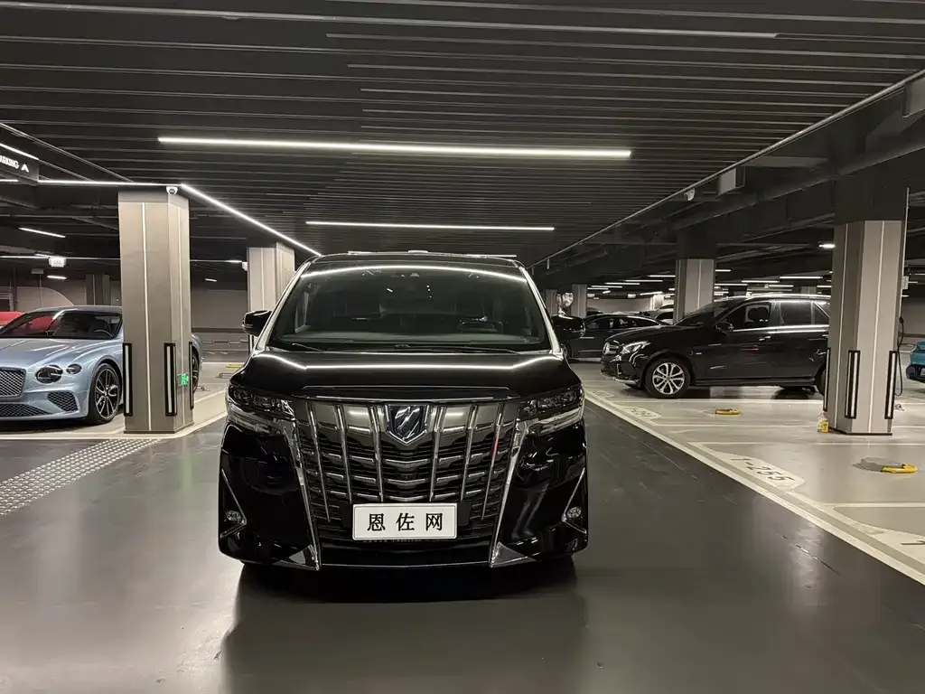 Toyota Alphard — фото 5