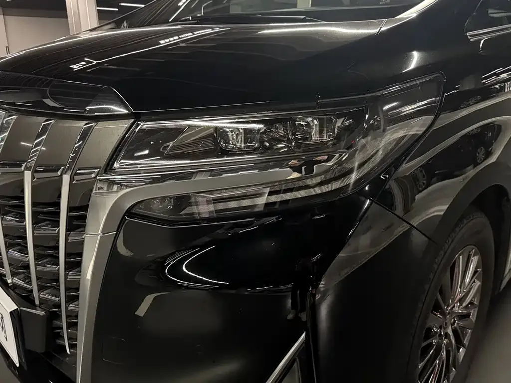 Toyota Alphard — фото 8