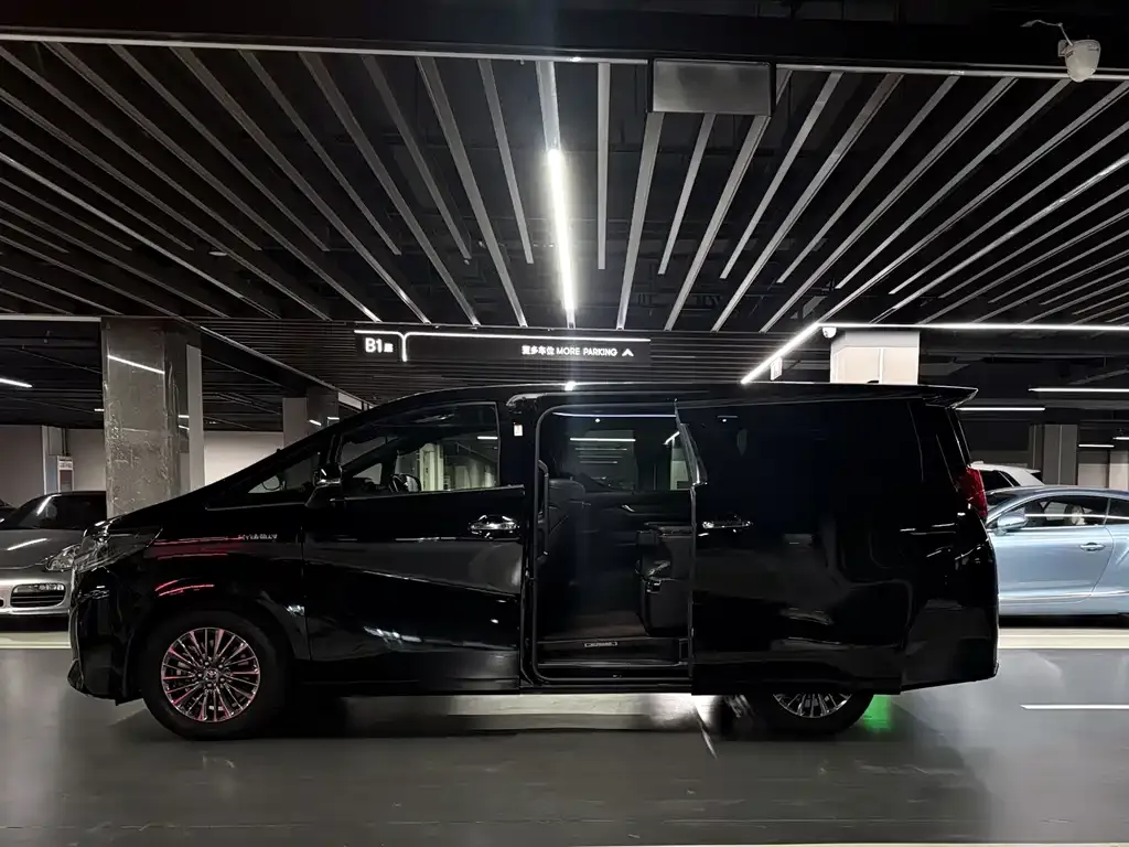 Toyota Alphard — фото 7