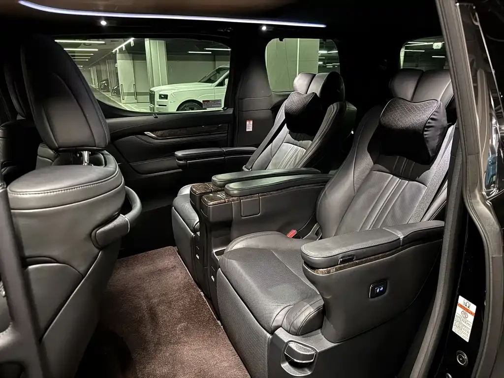 Toyota Alphard — фото 6