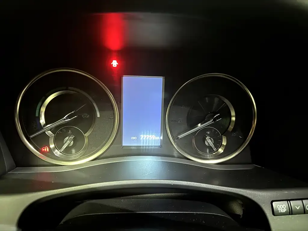 Toyota Alphard — фото 2