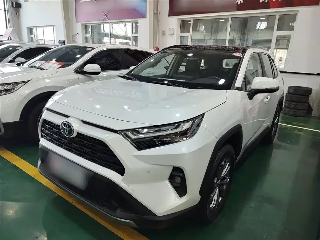 Toyota RAV4 — фото 1