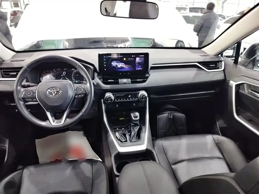Toyota RAV4 — фото 5