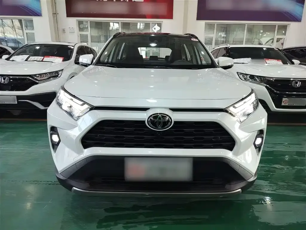 Toyota RAV4 — фото 9