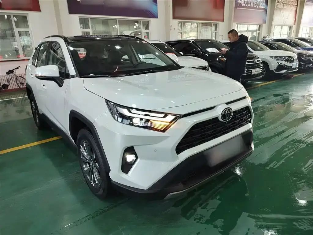 Toyota RAV4 — фото 10
