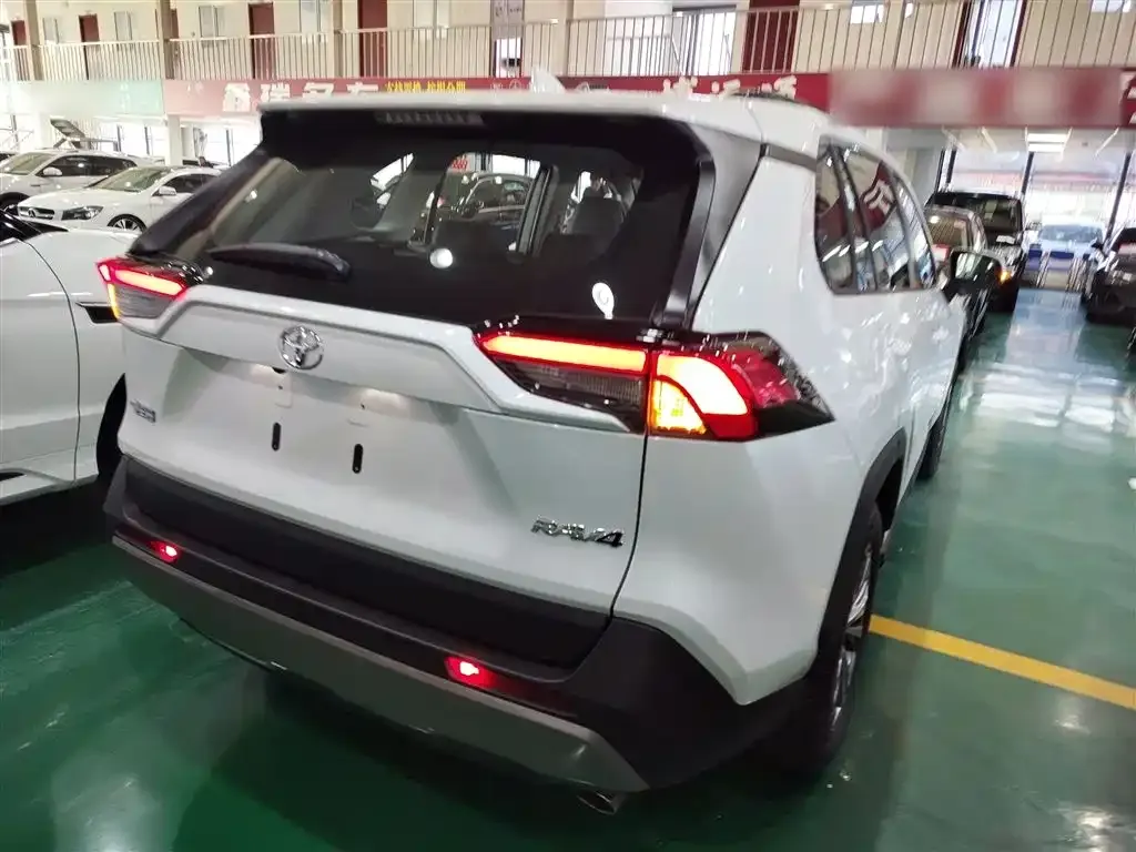 Toyota RAV4 — фото 2