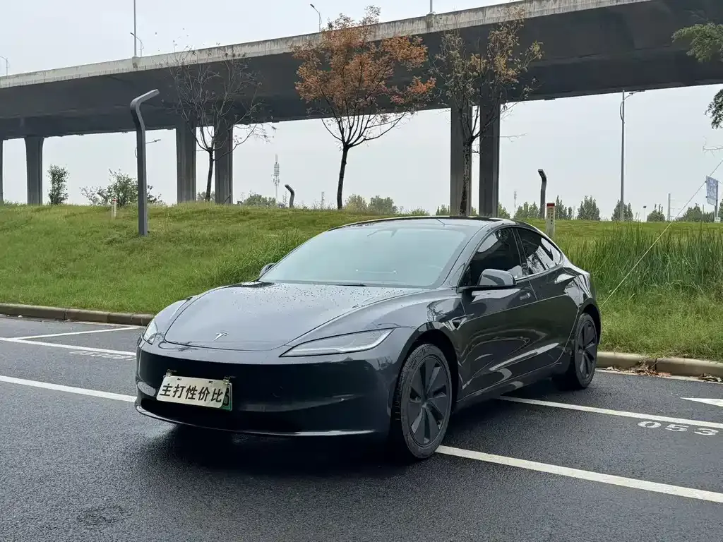 Tesla Model 3 — фото 1