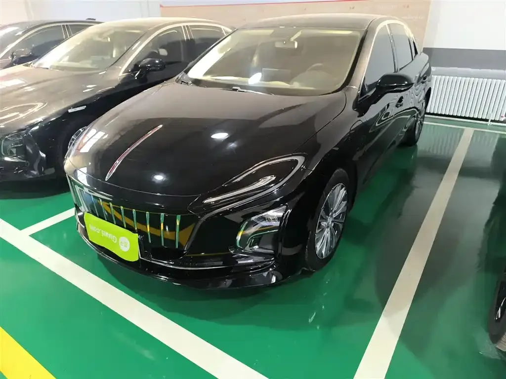 Hongqi E-QM5 — фото 1
