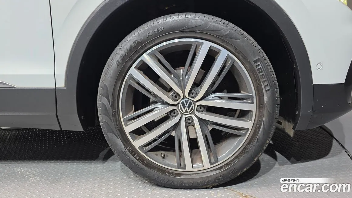 Volkswagen Tiguan — фото 9