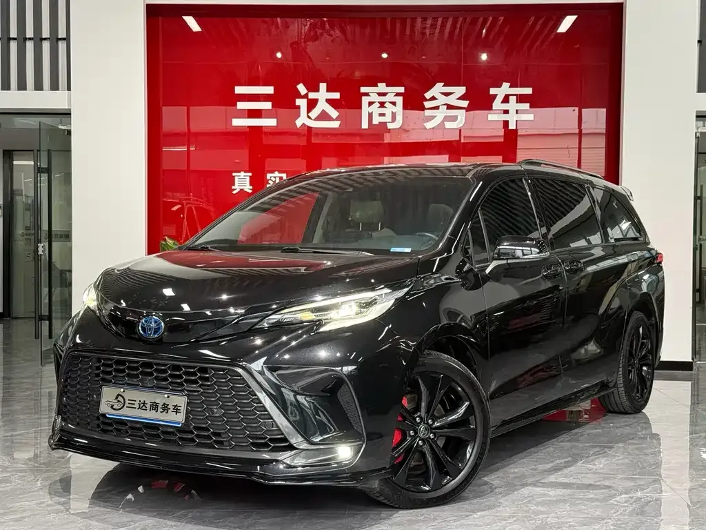 Toyota Granvia — фото 1