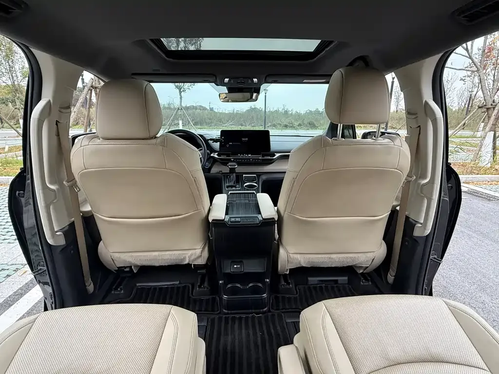 Toyota Granvia — фото 7