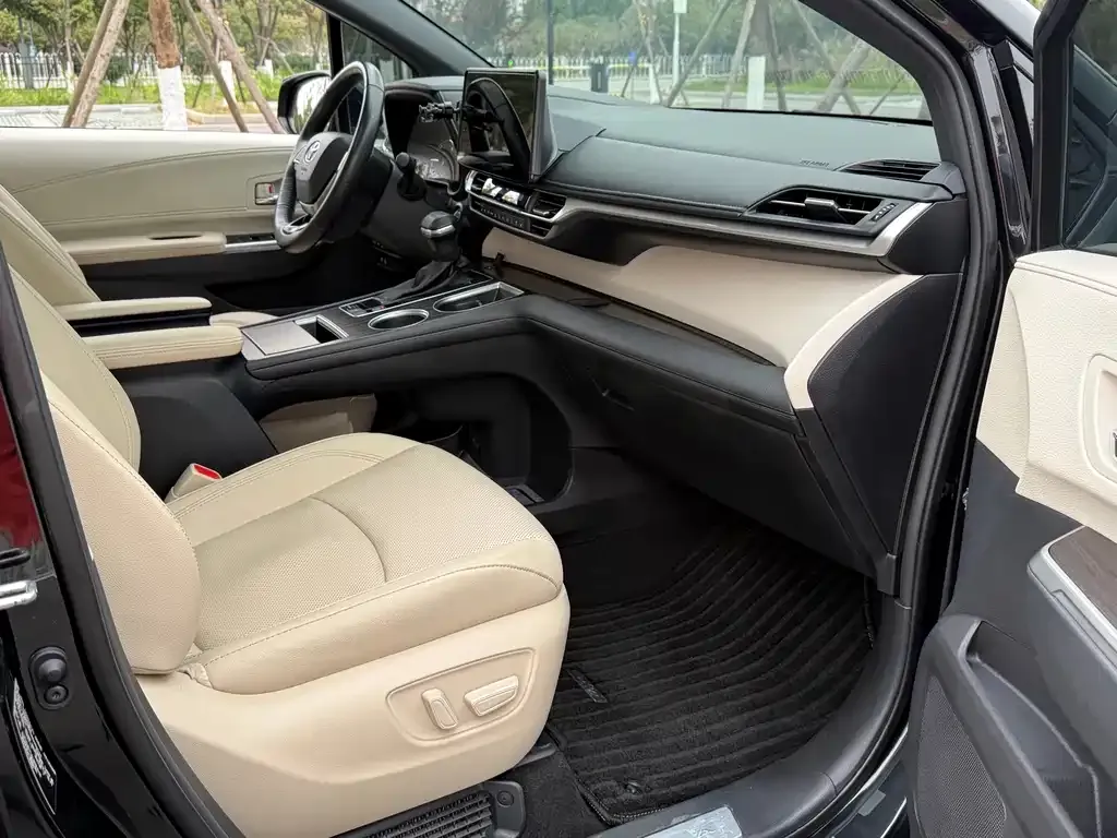 Toyota Granvia — фото 9