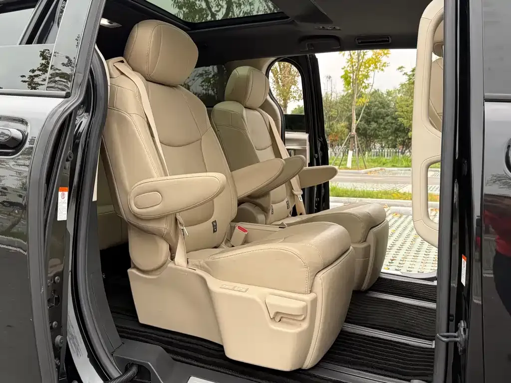 Toyota Granvia — фото 5