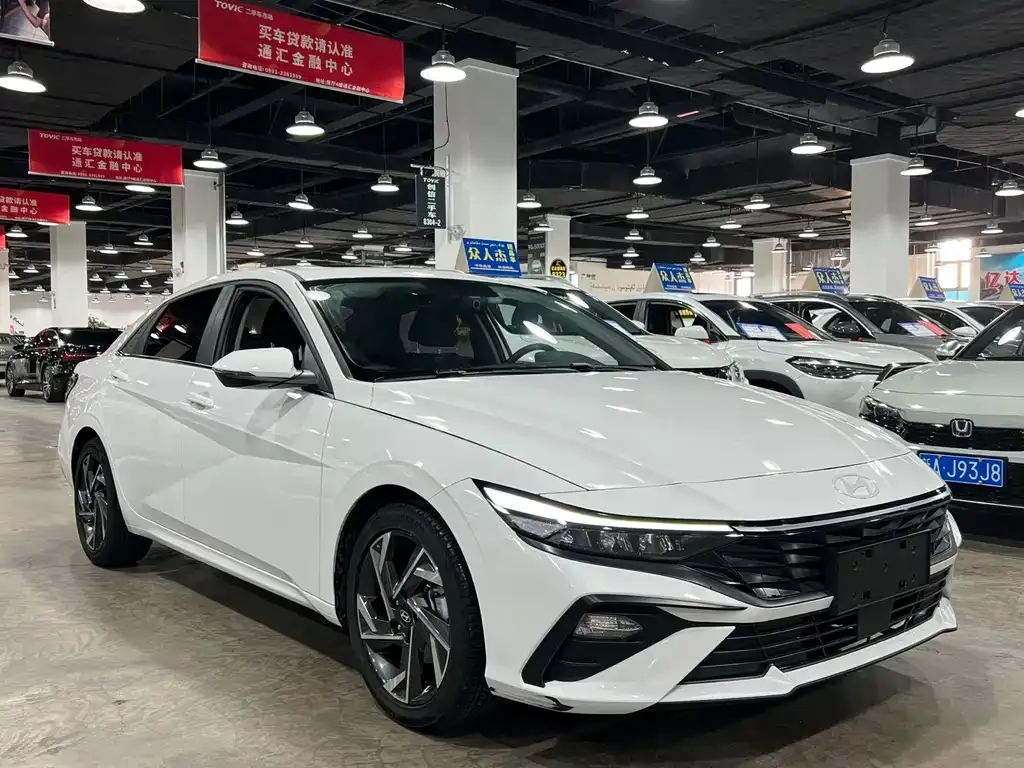 Hyundai Elantra — фото 2