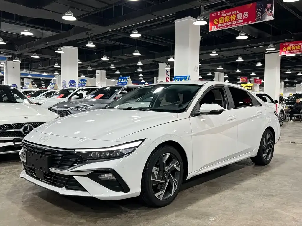 Hyundai Elantra — фото 3