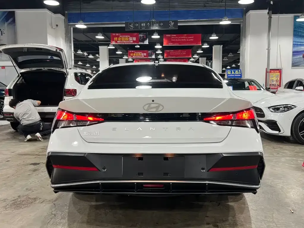 Hyundai Elantra — фото 4