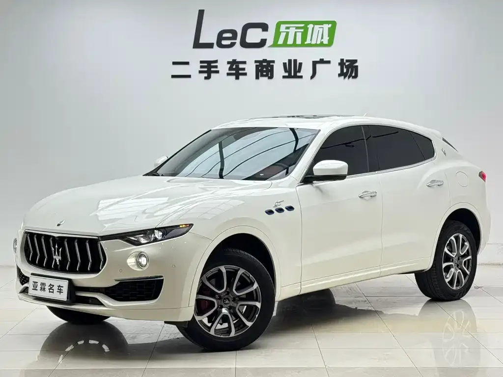 Maserati Levante — фото 1