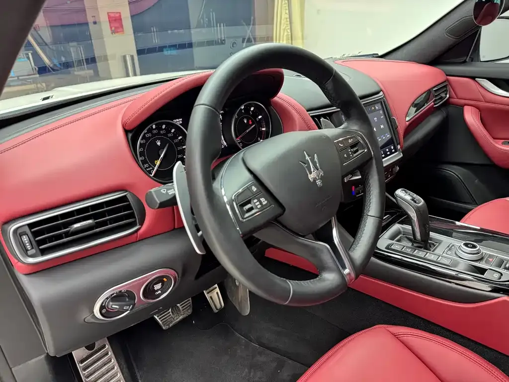 Maserati Levante — фото 10