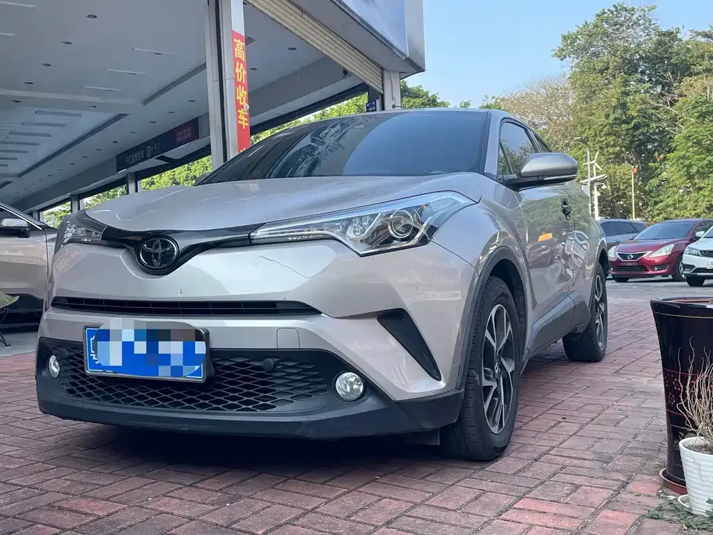 Toyota C-HR — фото 1