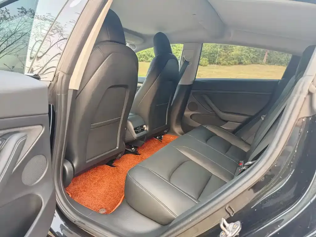 Tesla Model 3 — фото 4