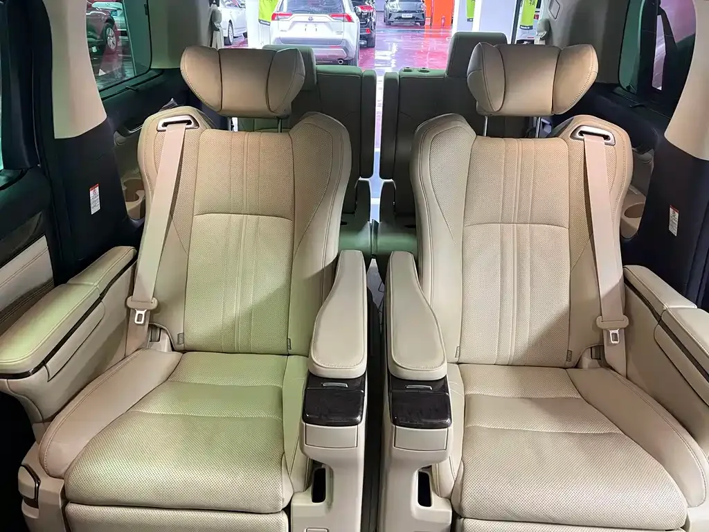 Toyota Vellfire — фото 10