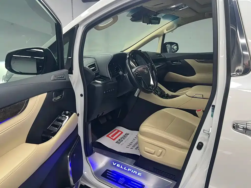 Toyota Vellfire — фото 3