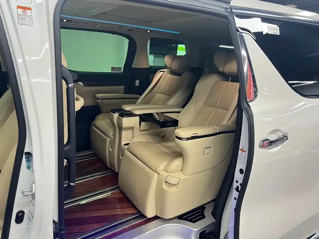 Toyota Vellfire — фото 7