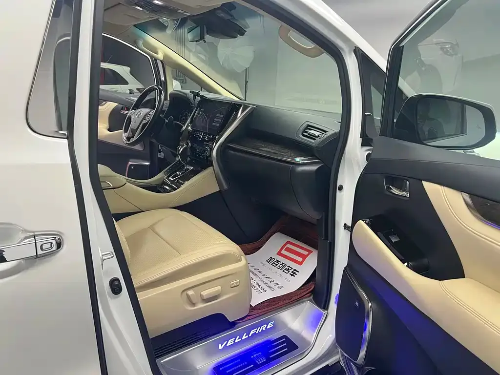 Toyota Vellfire — фото 8