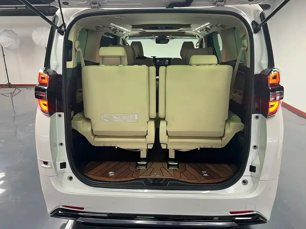 Toyota Vellfire — фото 4